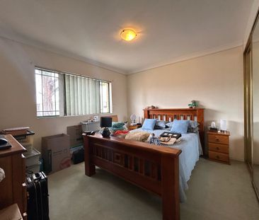 Beautiful Townhouse in a Prime Location - Photo 3