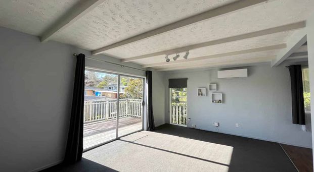 SUNNY 3 BEDROOM HOME - Photo 1