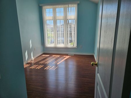 For Lease - 926 Ledbury Crescent, Mississauga, Ontario - Photo 3