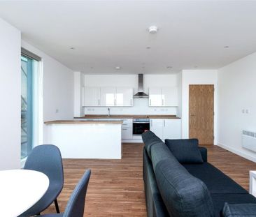 2 bedroom flat to rent - Photo 2