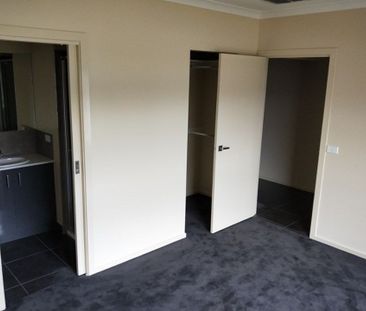 Contact Agent for Inspection and More Information 0448 636 633 - Photo 4