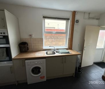 4 bedroom terraced house to rent - Photo 1