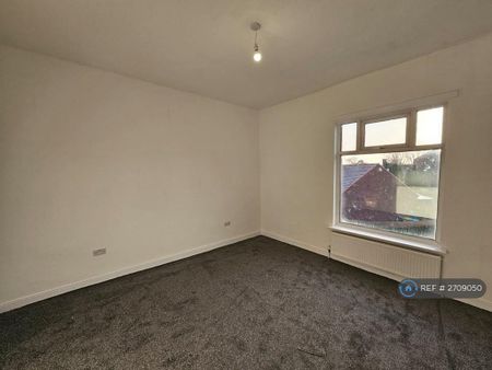 2 bedroom end of terrace house to rent - Photo 3