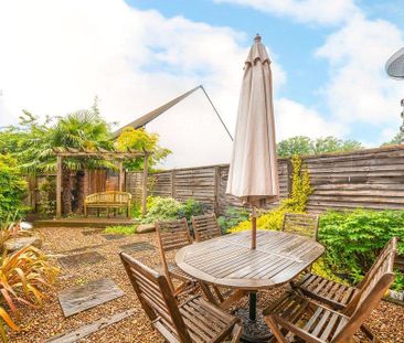 5 bedroom end of terrace house to rent - Photo 2