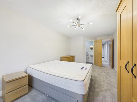 3 bedroom flat to rent - Photo 4