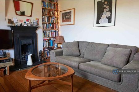 3 bedroom flat to rent - Photo 2