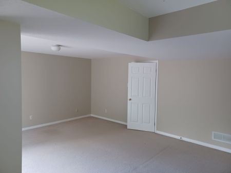 For Lease - 37 Banchory Crescent, Kanata, Ontario - Photo 5