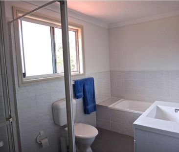 Beautiful townhouse in popular location next to Asyrian Church / Sc... - Photo 6