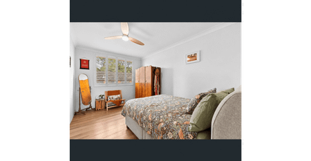 Bright & Sunny Apartment with Renovated Kitchen and Lock-Up Garage - Photo 2