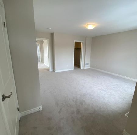 For Lease - 57 Sycamore Street, Welland, Ontario - Photo 2