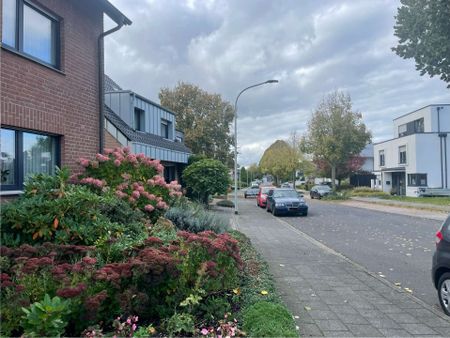 Mönchengladbach - Hehn - modernisierte Dachgeschosswohnung mit Küchenzeile - Photo 4