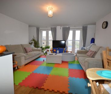 2 bedroom flat to rent - Photo 2