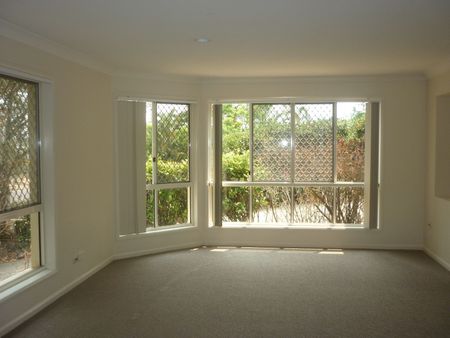 QUIET & PEACEFUL LOCATION!! Large Four (4) Bedroom Family Home in Quiet Cul de sac of Mudgeeraba - Photo 2