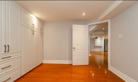 For Lease - 3262 Crimson King Circle, Mississauga, Ontario - Photo 2