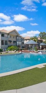 Top Floor 2 Bed 2 Bath Furnished Apartment! - Photo 4