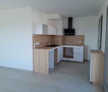 Location Appartement 3 pièces 67m² ANNECY 74370 - Photo 2