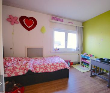 Ruime woning met 4 slpks, garage, bureel én tuin! - Foto 6