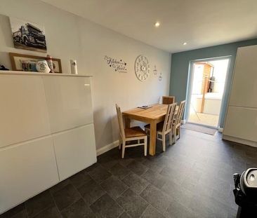 3 bedroom semi-detached house to rent - Photo 4