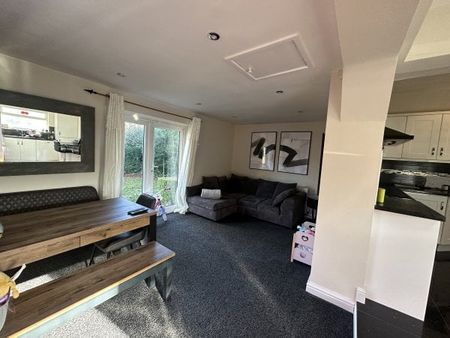 Liverpool Road, Warrington WA5 3PP - Photo 2