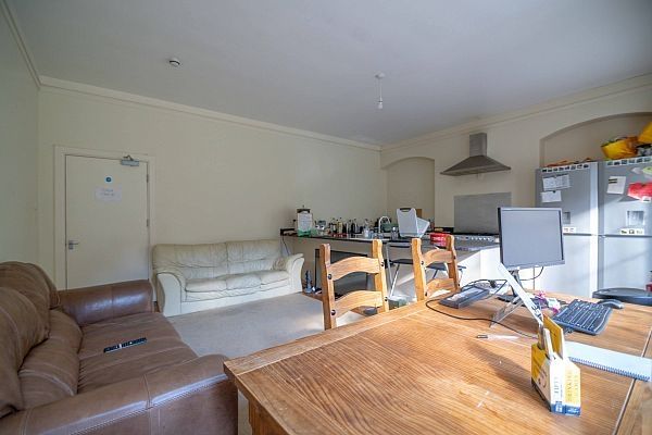 Room 5, Rawcliffe Holt, Rawcliffe Lane - Photo 1