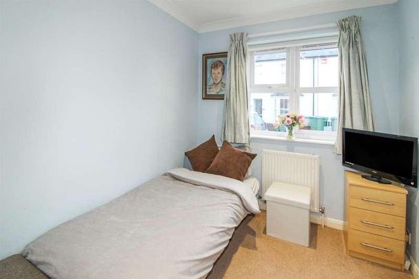 Trafalgar Road, Horsham, RH12 - Photo 1