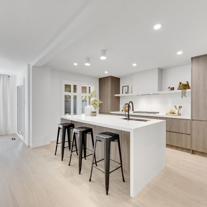 For Lease - 2048 Sixth Line, Oakville, Ontario - Photo 1