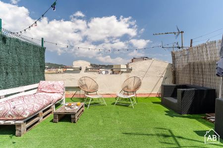 Charming 1-Bedroom Attic Apartment with Private Terrace in Eixample - Photo 2