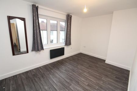 4 bedroom end of terrace house to rent - Photo 4