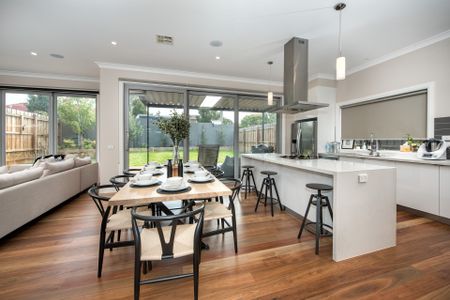 Convenient Camberwell Location - Photo 2