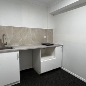 Low-Maintenance 2 Bedroom Unit in Prime Location - Photo 3