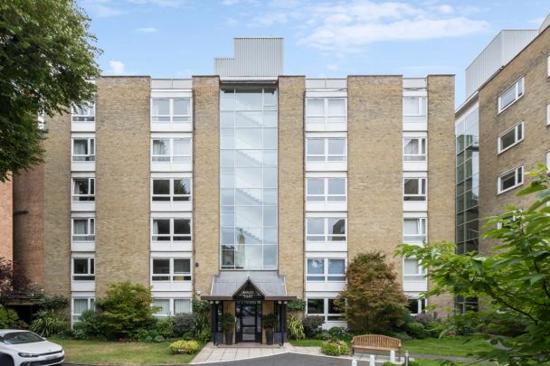 2 bedroom flat in Melbury Road - Photo 1