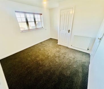 2 bedroom property to rent The Gardens, Middleton, Leeds, LS10 - Photo 2