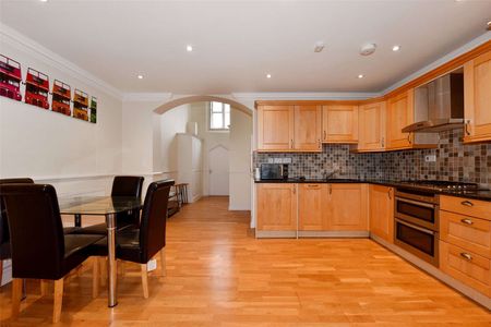 Stylish one bedroom apartment retaining the impressive character of the Convent with communal gardens and parking. - Photo 5