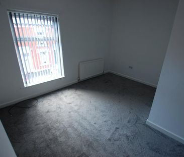 2 bedroom end of terrace house to rent - Photo 1