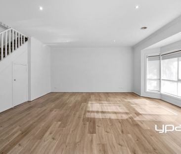 Large townhouse located just a hop, skip and a jump to the town Cen... - Photo 1