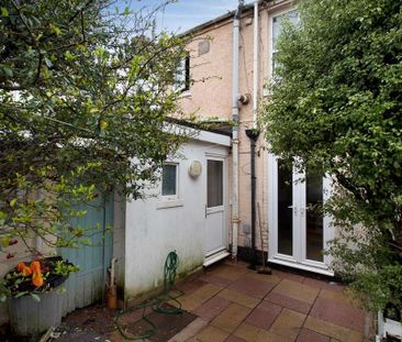 3 bedroom terraced house to rent - Photo 2