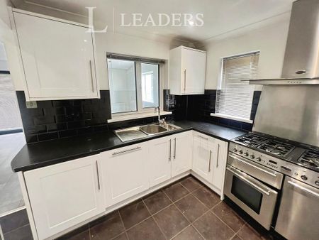 3 bedroom semi-detached house to rent - Photo 5
