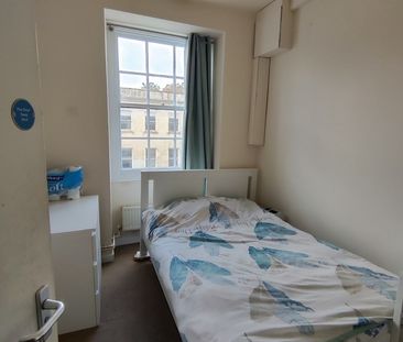 Room in a Shared House, Park Street, BS1 - Photo 2