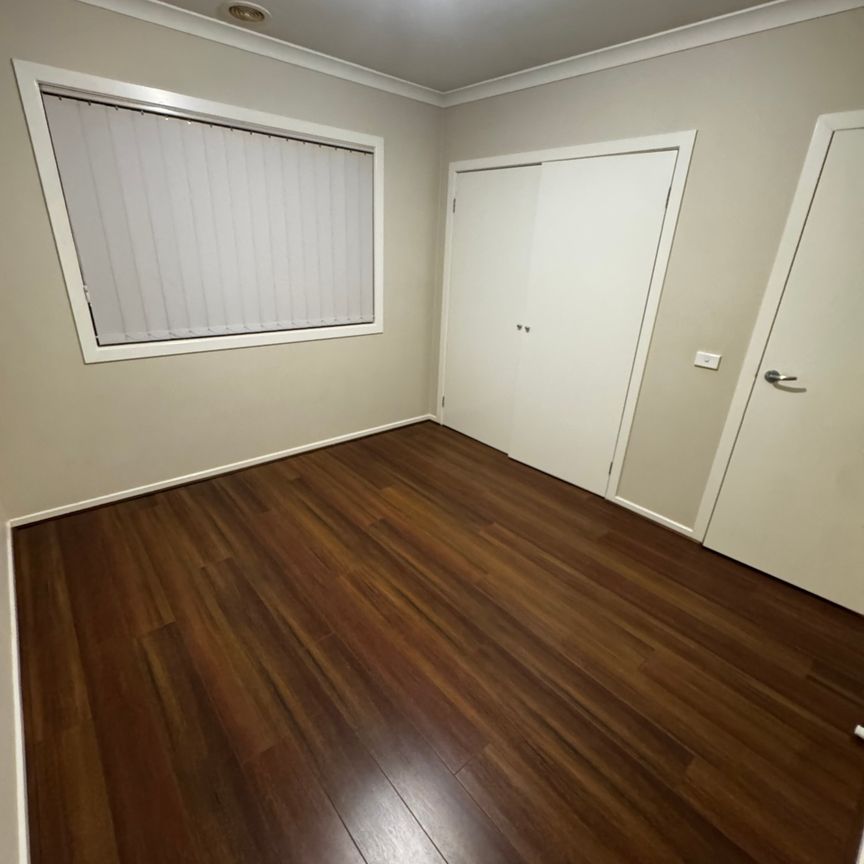 Cranbourne East - Photo 1