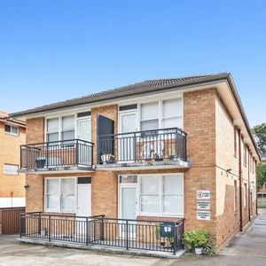 FRESHLY PAINTED - For Lease – Neat & Convenient 1-Bedroom Apartment in Lakemba! - Photo 3