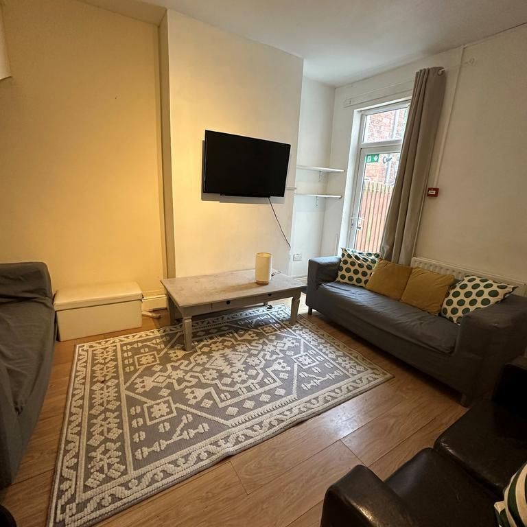 5 bedroom house to rent - Photo 1