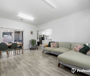 Lifestyle & Convenience in a Spacious Family Home - Photo 2