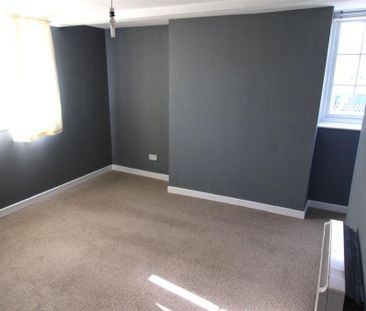 2 bedroom end of terrace house to rent - Photo 4