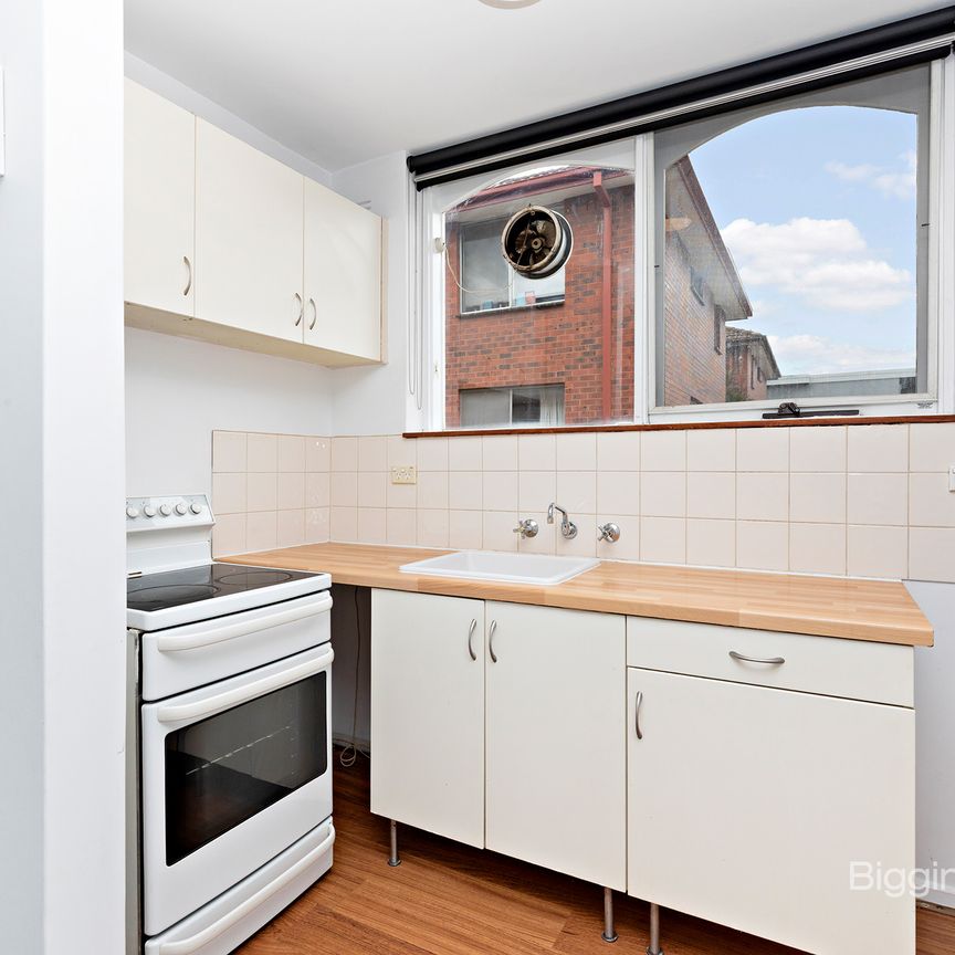 ONE BEDROOM APARTMENT IN BOUTIQUE RICHMOND BLOCK! - Photo 1