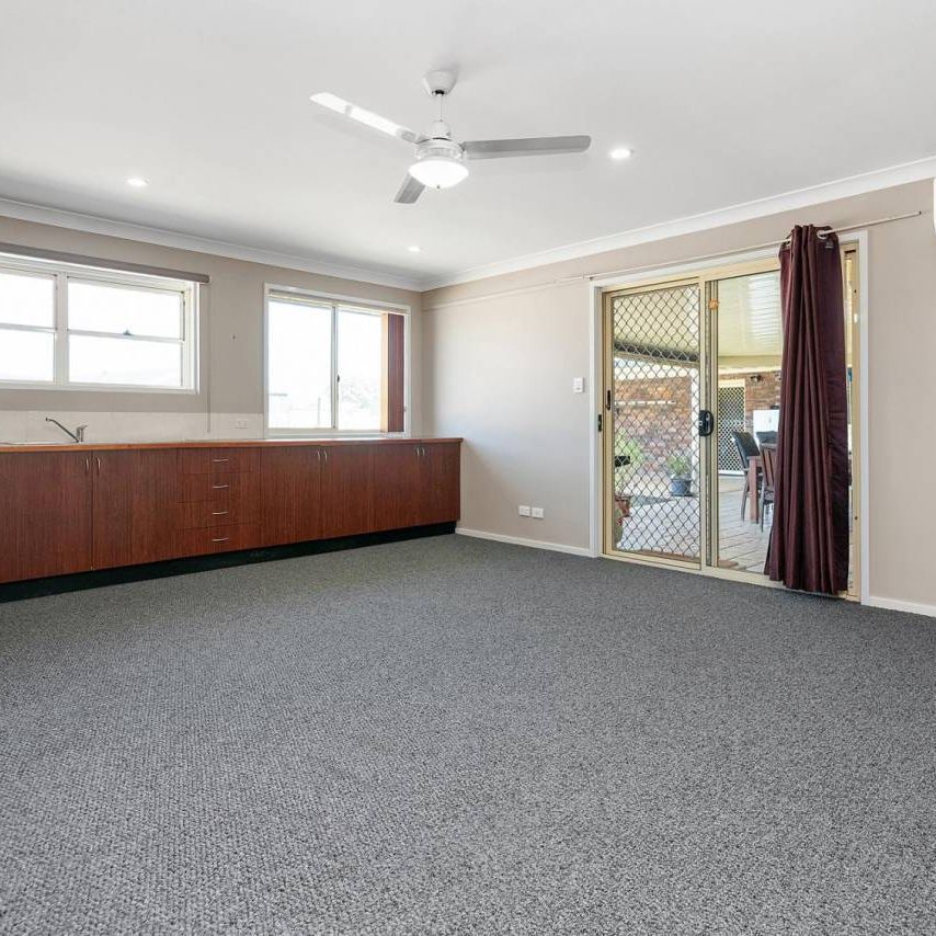 ONE BEDROOM GRANNY FLAT! - Photo 1