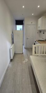 1 bedroom Property To Let Total Size: 1113 SQ FT - Photo 4