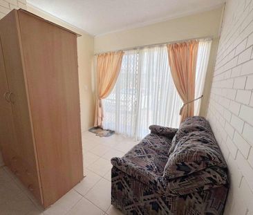 Spacious Self-Contained 2-Bedroom Unit (Downstairs) - Photo 2