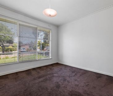 CLOSE TO MONASH UNI - Photo 1