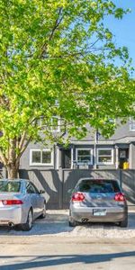 Kitsilano - Laundry - Gas Stove - Big Yard - Private - Townhouse - Photo 3