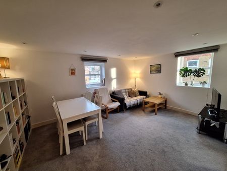 2 Bed Maisonette, Bruce Castle Road, N17 - Photo 5